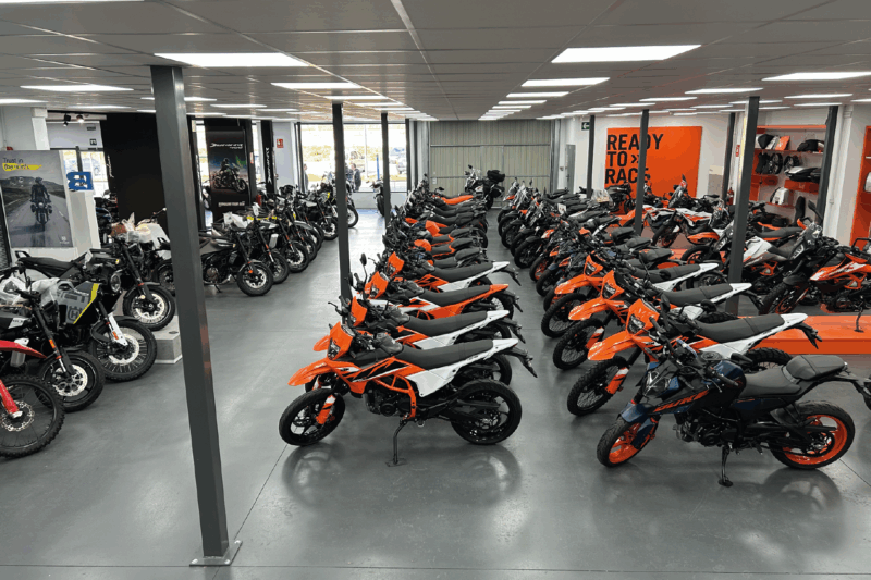 MOTOS
